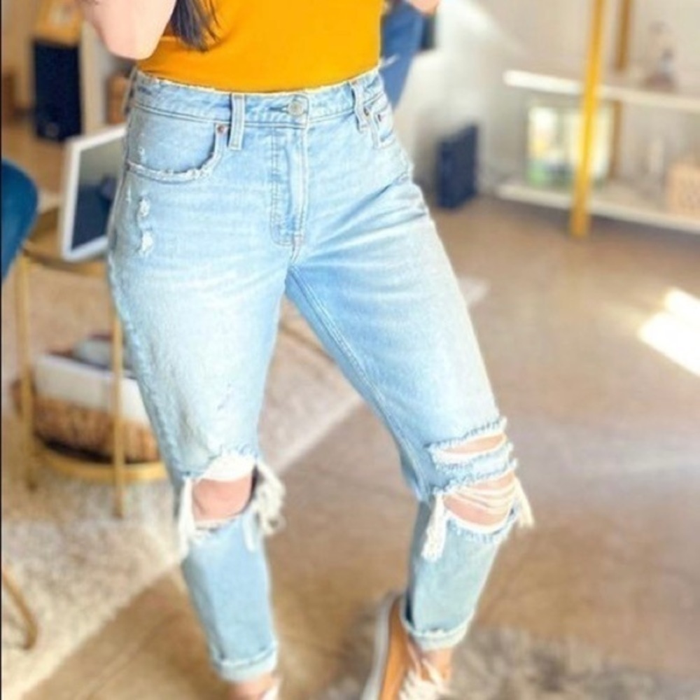 High Rise Mom Jeans “26 Regular”​